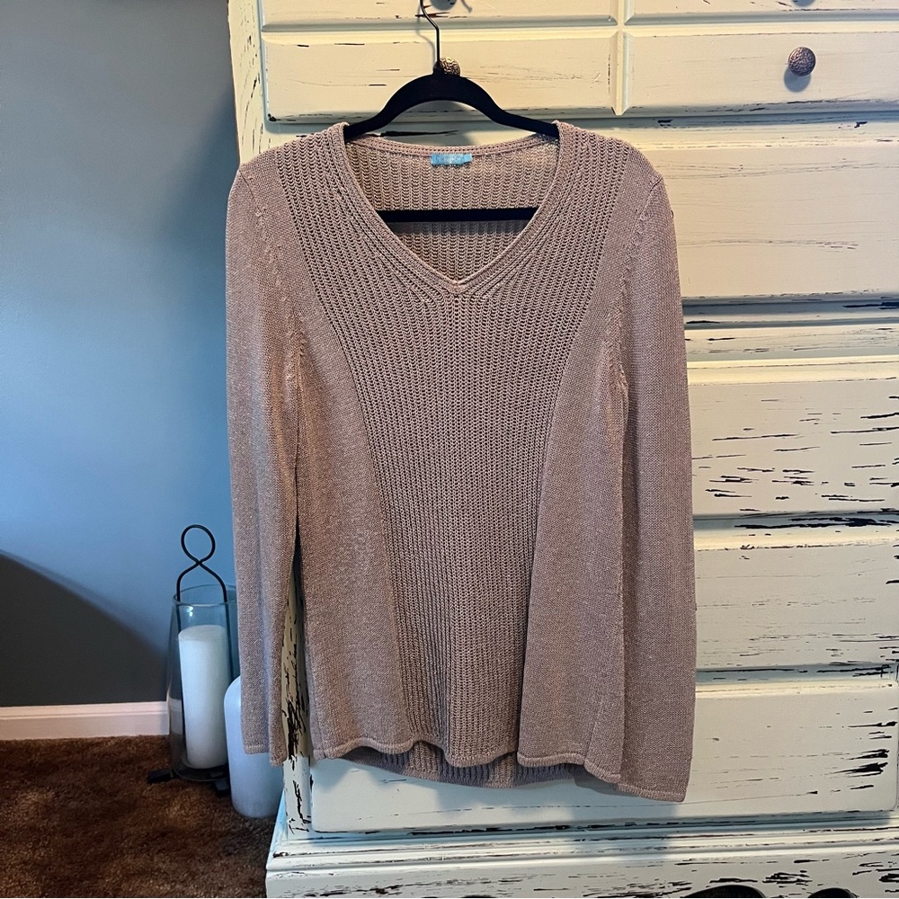J. McLaughlin Women's gray V-Neck Sweater. Size L.